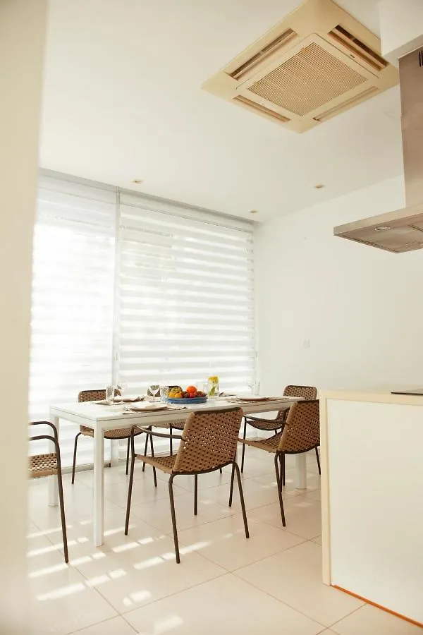 فيلة Touch Blue Residences لارنكا