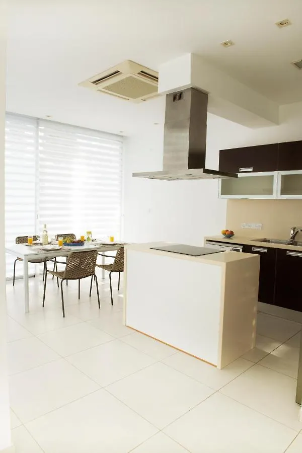 Touch Blue Residences لارنكا قبرص