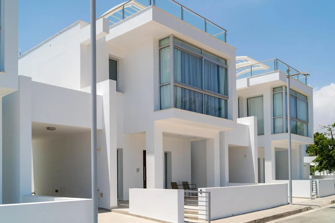 فيلة Touch Blue Residences لارنكا