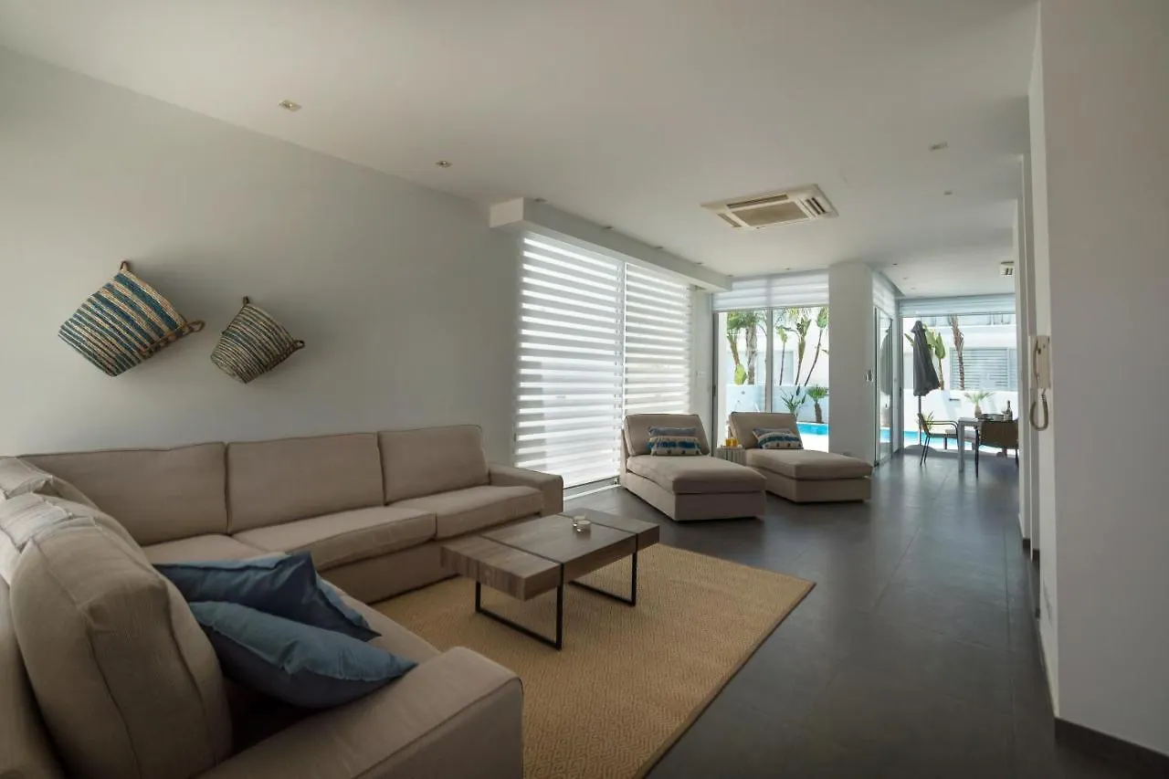 Touch Blue Residences لارنكا قبرص
