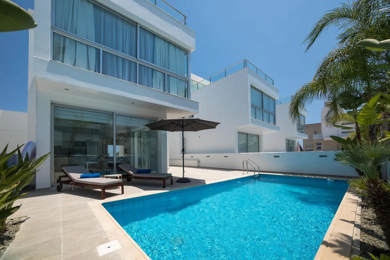 فيلة Touch Blue Residences لارنكا قبرص