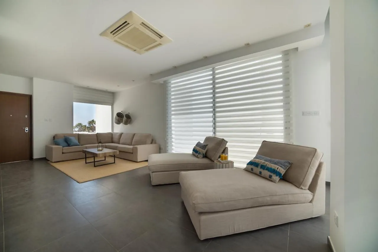 فيلة Touch Blue Residences لارنكا