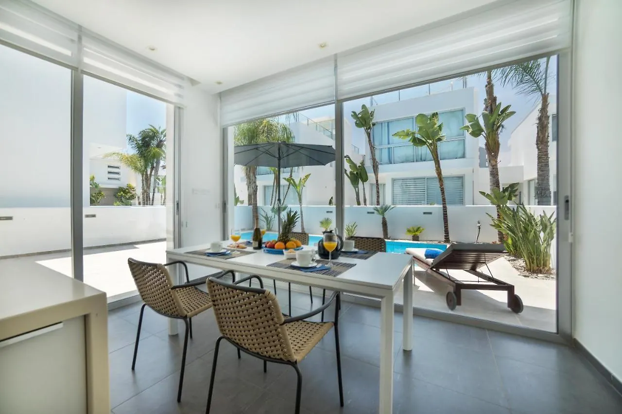 فيلة Touch Blue Residences لارنكا