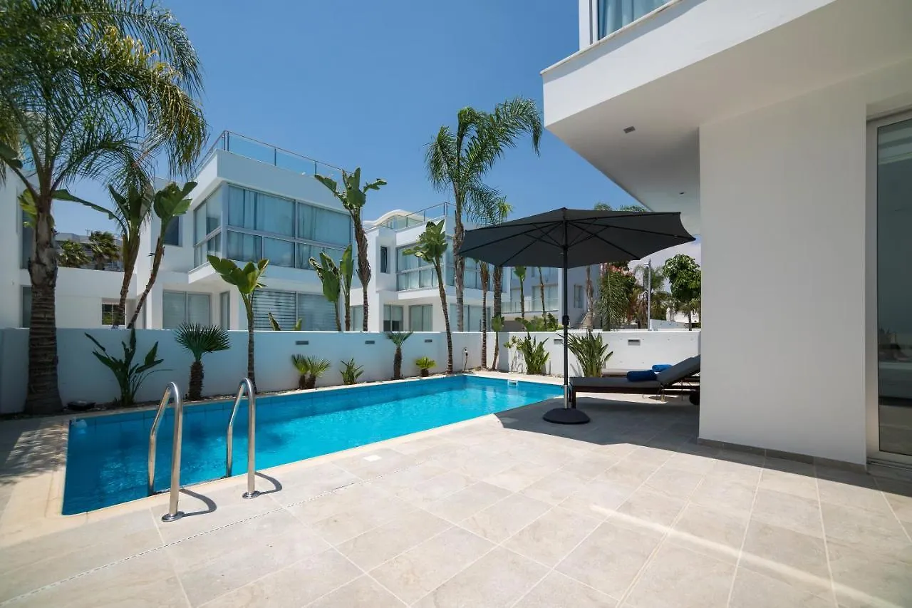 Touch Blue Residences لارنكا فيلة