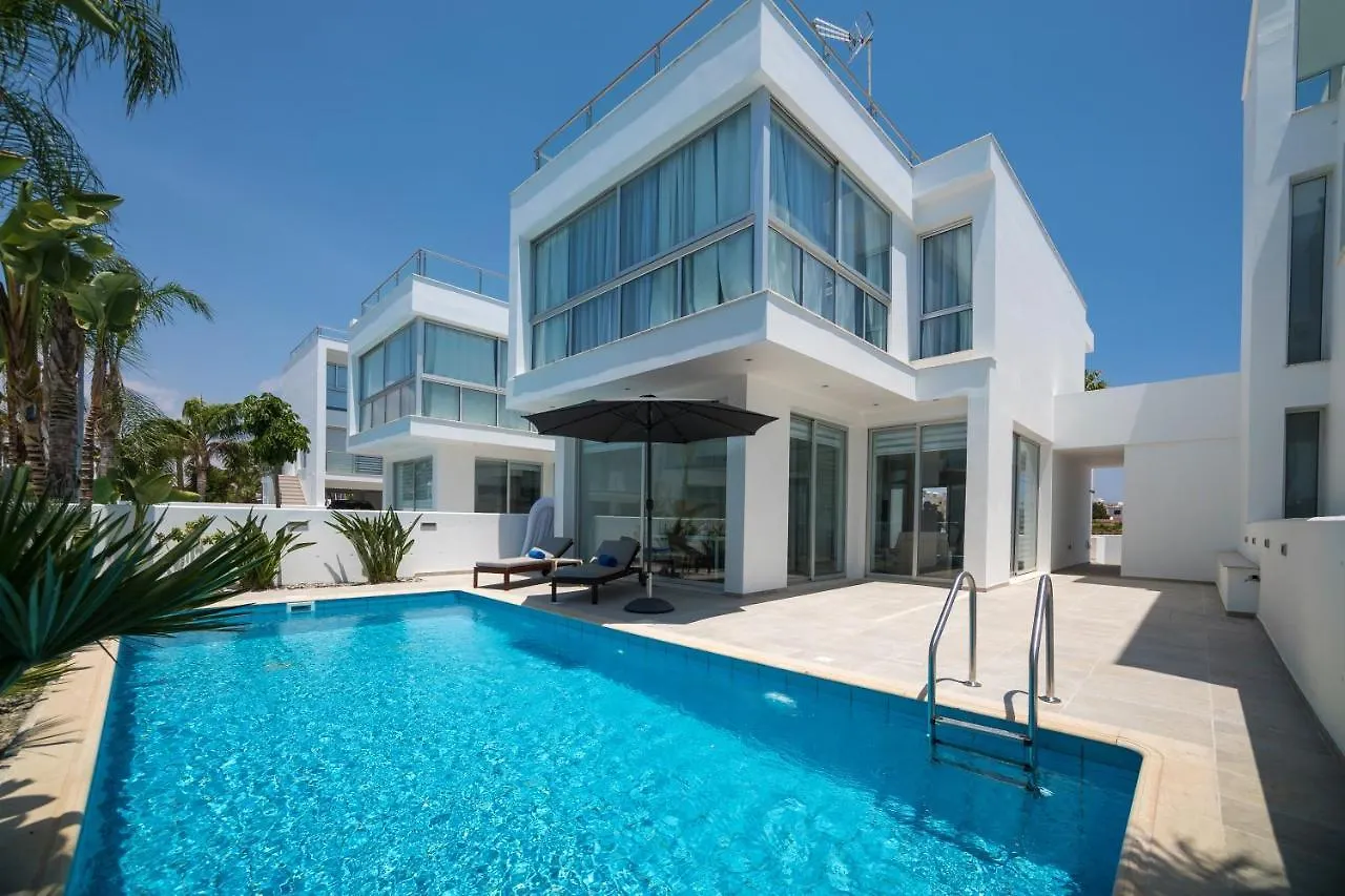 فيلة Touch Blue Residences لارنكا قبرص