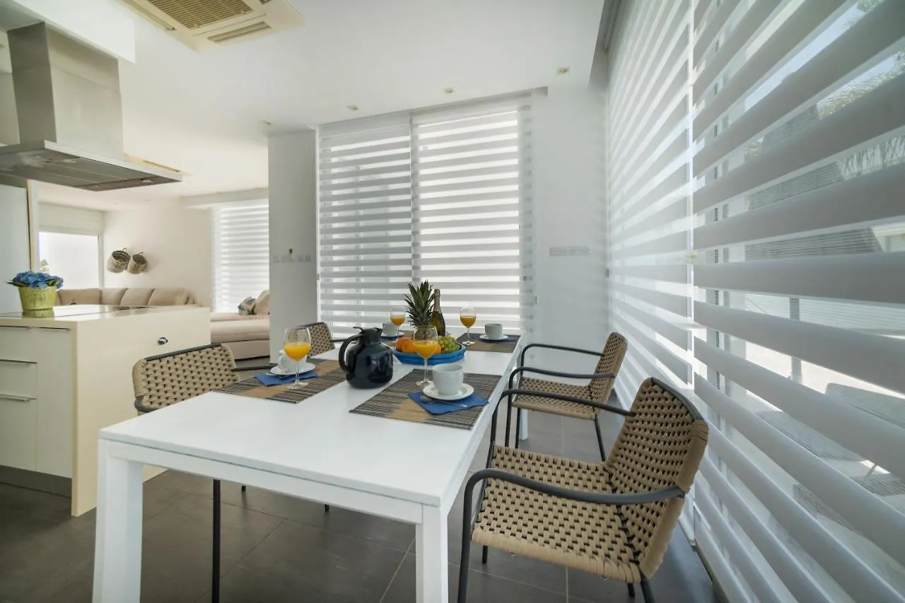 فيلة Touch Blue Residences لارنكا