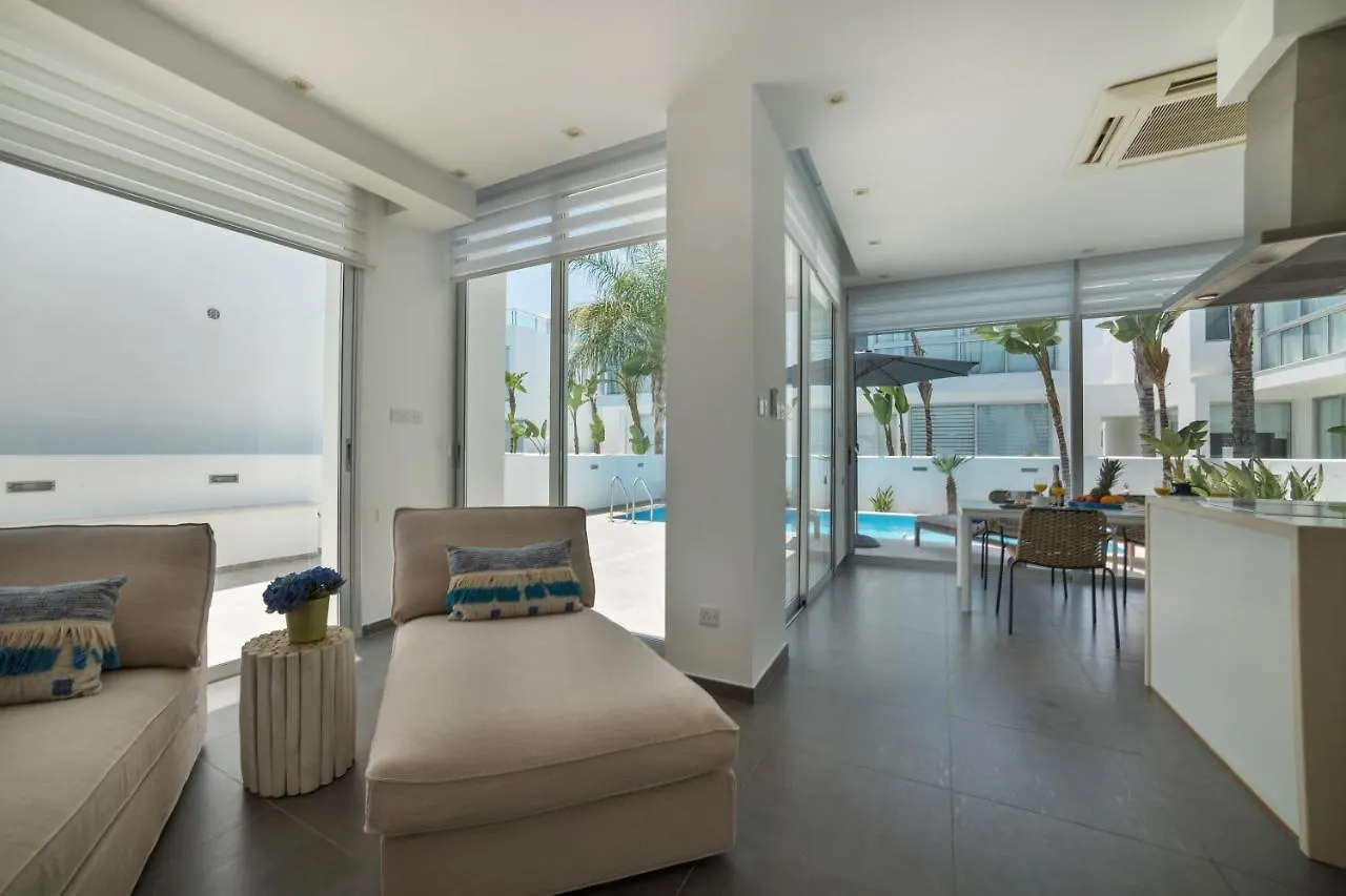 Touch Blue Residences لارنكا 0*,