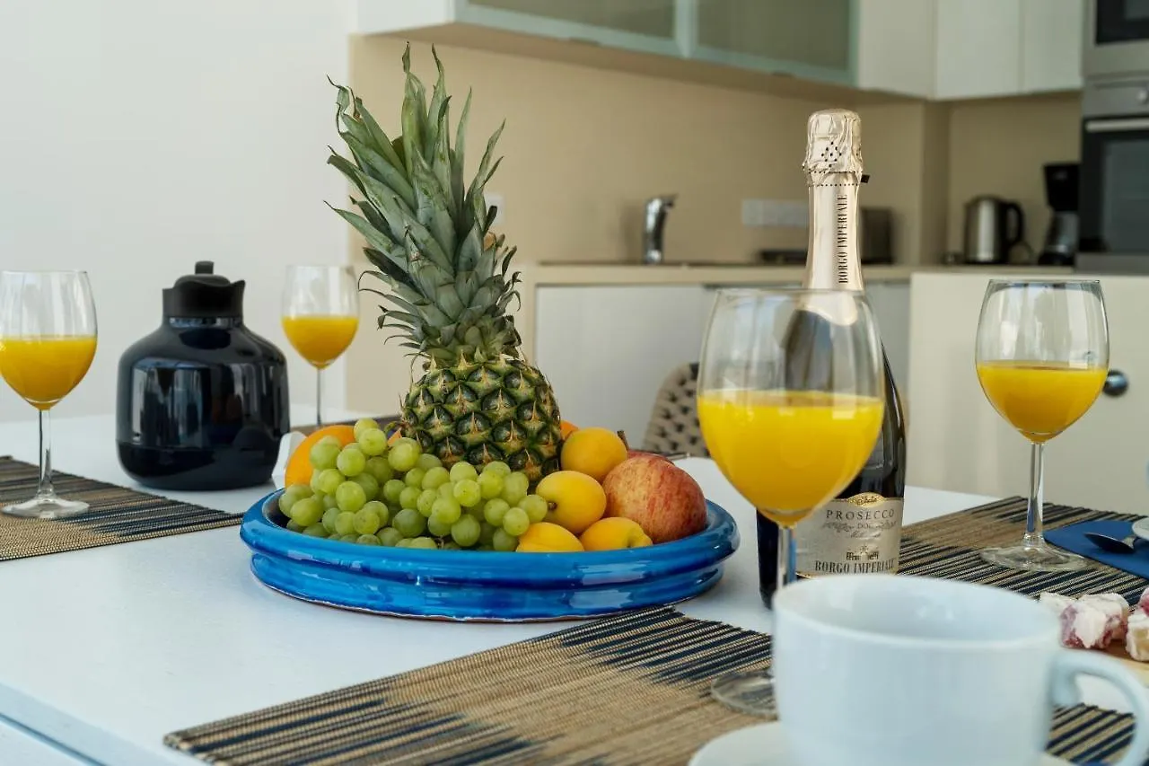Touch Blue Residences لارنكا فيلة