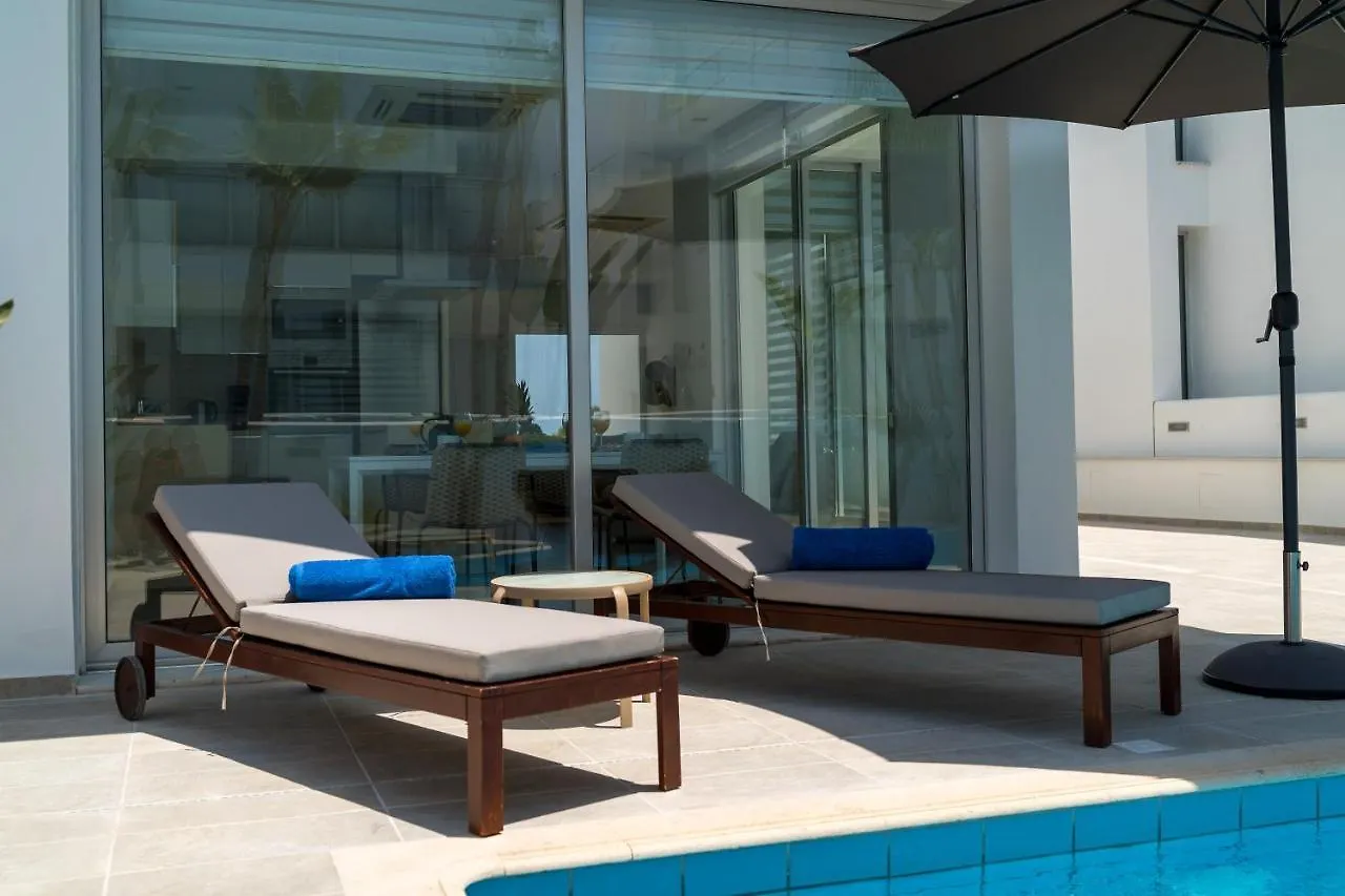 Touch Blue Residences لارنكا